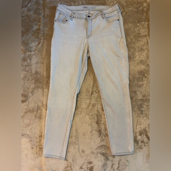 Old Navy Women's Light Wash Skinny Jeans - Picture 1 of 4